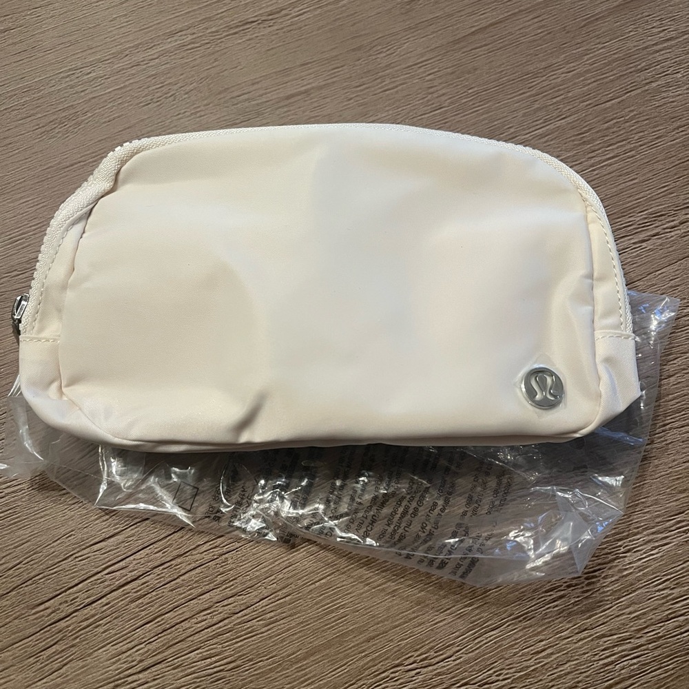 Lululemon Belt Bag (NWOT)